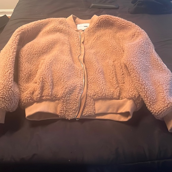 This is a s/m teddy bear bomber jacket - Picture 1 of 3